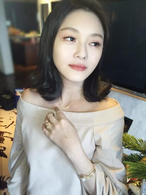 服了大S,竟然把几万块品牌衣服穿成批发市场货,网友:可能胖的