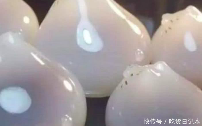 姑娘做晶莹剔透的馒头，卖5块钱一个，却没有一个人觉得亏