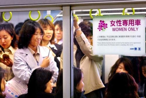 为何日本地铁被称为本国女性的“噩梦”？宁愿走路也不愿乘坐地铁