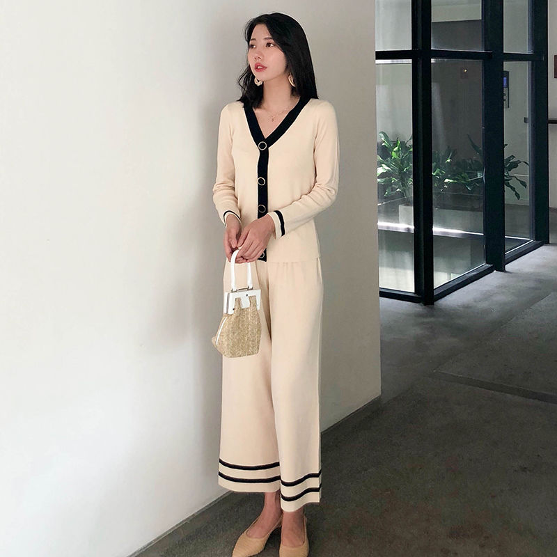 打底裤已经过时了，九月流行穿阔腿裤套装，洋气的不得了