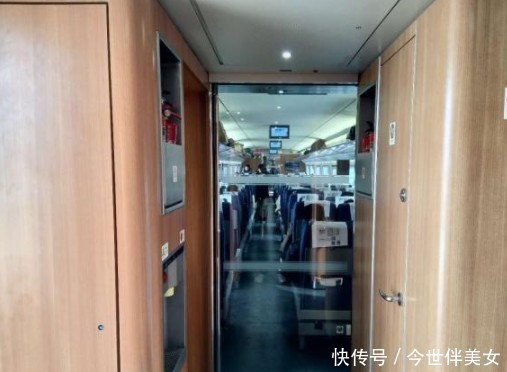 为什么聪明人不“自驾游”,选择坐高铁了