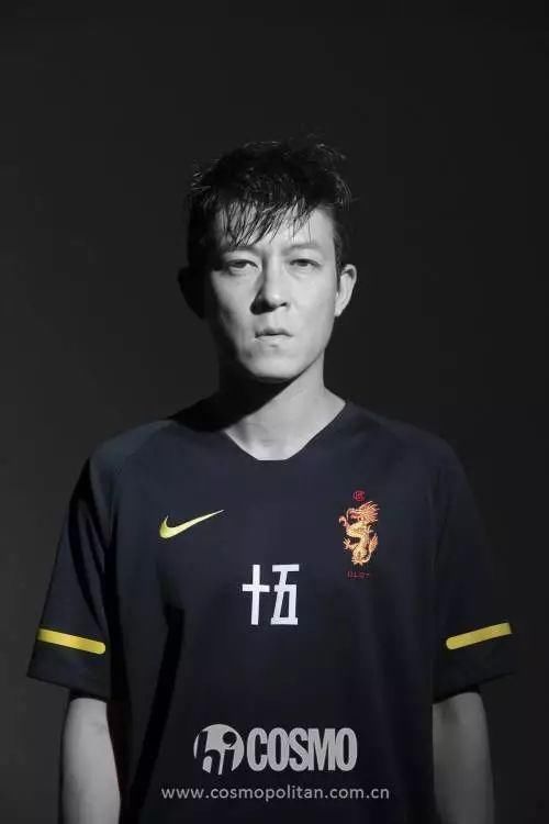 时髦办｜佟丽娅靠袜子立“早睡早起”flag，我觉得她做不到！