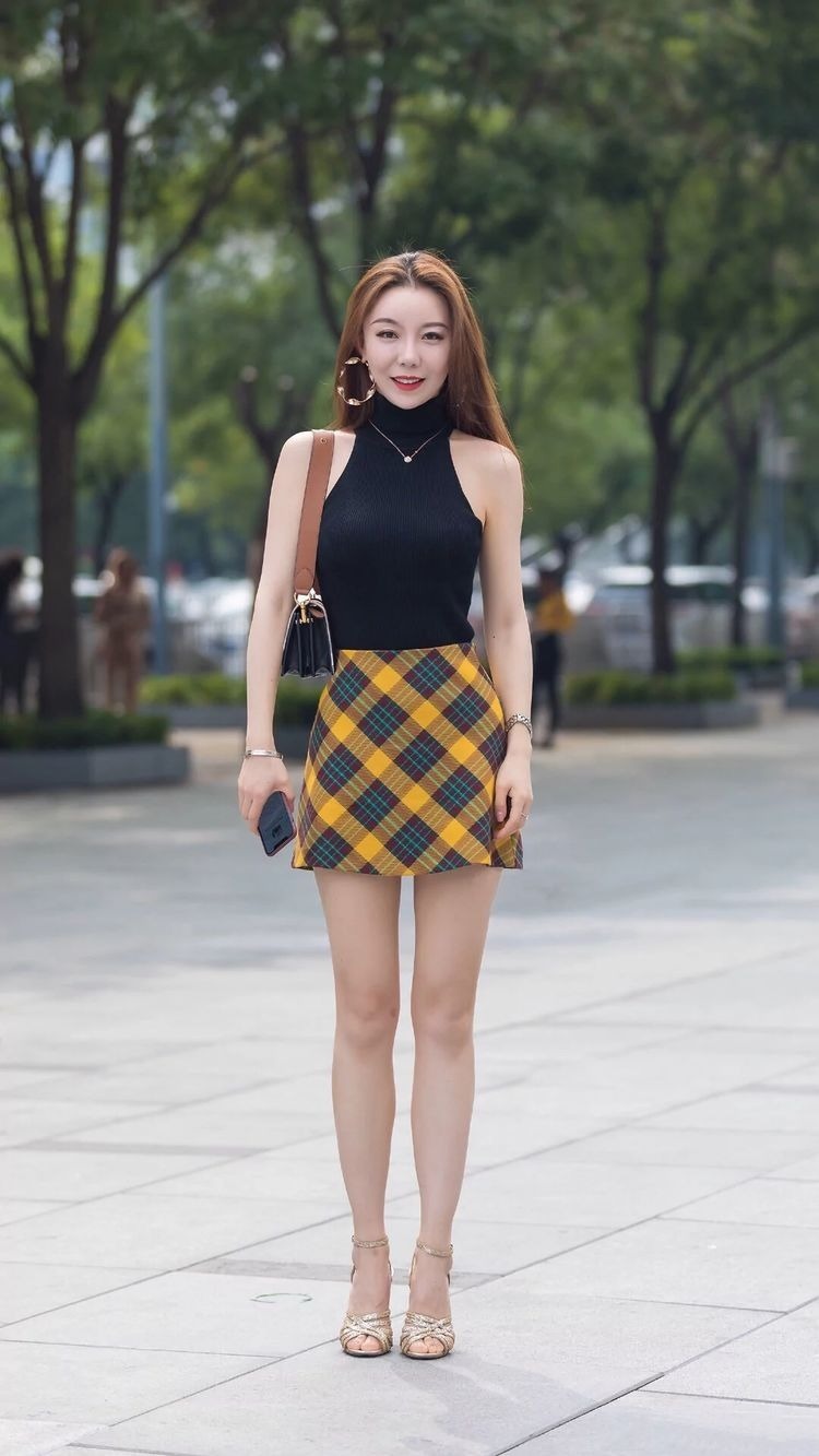 大气|街拍:身姿挺拔美丽大方的小姐姐,一身潮流时尚的穿搭,温柔中不失大气