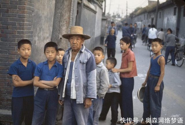 70年代中国真实老照片想不到70年代的人们是这样子生活