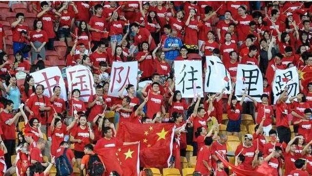 国足再次被打脸,被女足碾压之后,又被少年足球