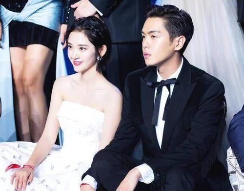 八月分手魔咒将破？网曝张若昀唐艺昕已领证结婚，甜蜜吻照流出