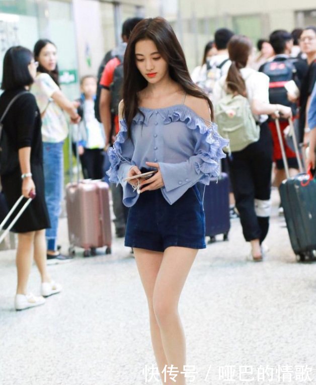 防走光只服鞠婧祎!安全裤比外面的超短裤还长,网友:败笔!