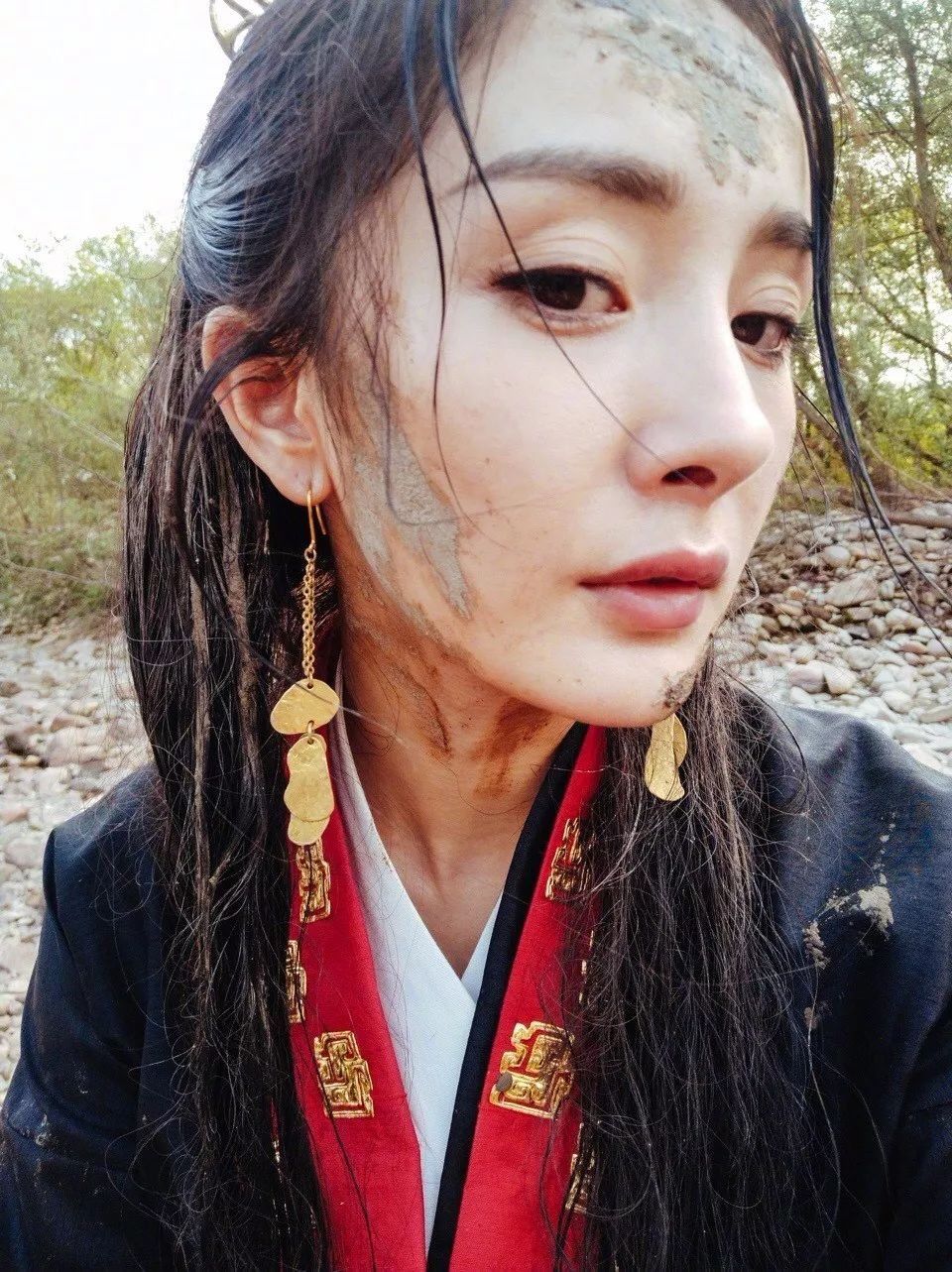 秘籍| 杨幂发际线回归，还亲身示范为啥明星夏天不脱妆?