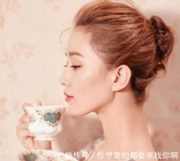  『看起来』女人别犯傻，光脸蛋显嫩没用，这“3个地方”不注意，照样显老！