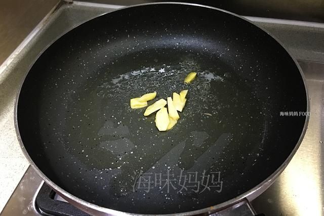  「鱼鳞」这种小鱼全身是硬鳞，渔民为了这碗鲜美的鱼汤，宁可花1小时去鳞