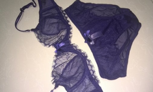 隐形文胸不算什么了!如今还有更夸张的，女人味爆棚特迷人