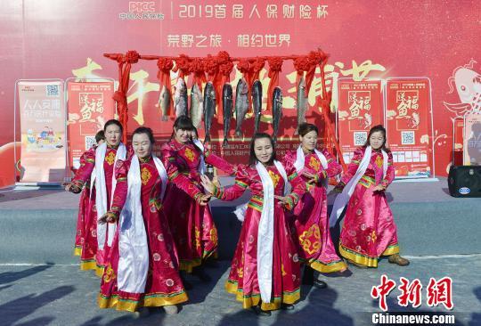 新疆克拉玛依举办首届冬捕节(组图)