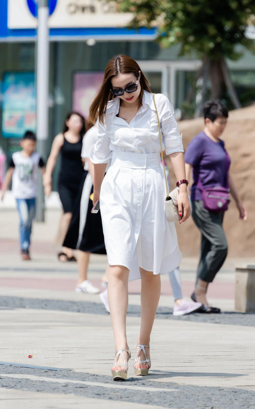 路人街拍，除了优雅，我想不出别的词形容你