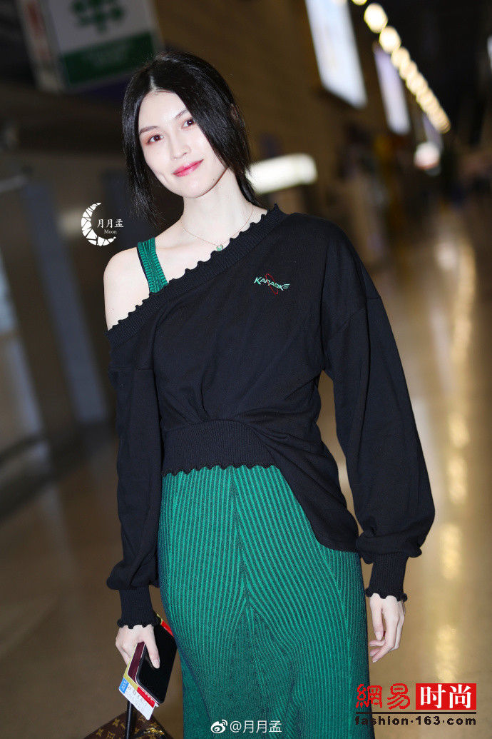 何穗沈月雪莉连环撞衫 谁更美?