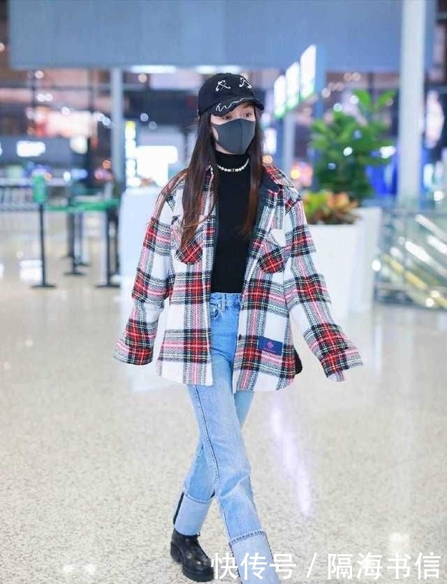  穿搭|Angelababy火了，扎发造型配抹胸连衣裙苗条淑女，不像生过娃的人