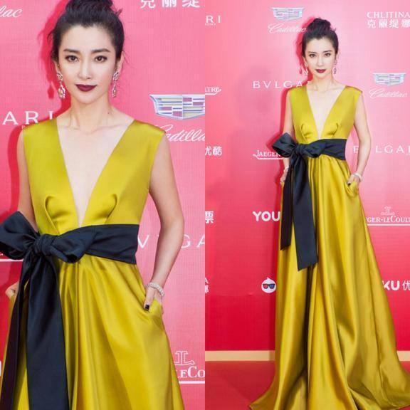 45岁李冰冰无修图曝光，穿露背礼服老态尽显！网友：衣服真坑人