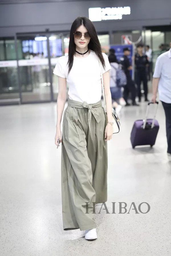 国模| 刘雯走起日系清新风，杜鹃依然气质范儿十足!