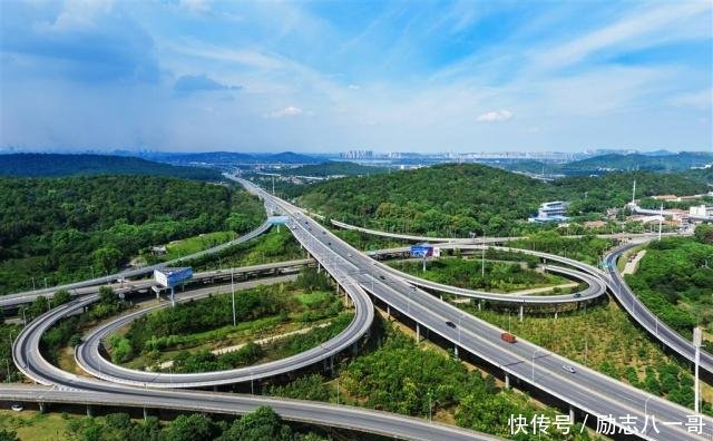 广西在建的一条新高速，双向4车道，投资约133亿，预计2020年建成