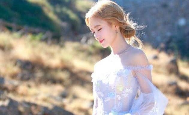 「唯一」难怪鞠婧祎从不戴眼镜，看到她唯一一张眼镜照，网友集体“脱粉”