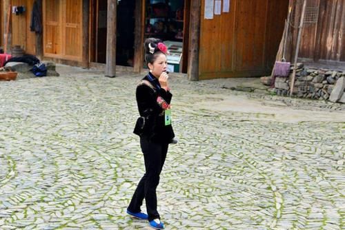 在外跟团旅游，为何导游不和大家一起吃饭？答案没那么简单