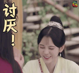 鞠婧祎放过了“安全裤”，再度爱上四格短裤，网友：腿短才是硬伤