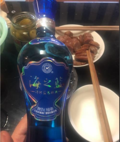 #颜值白酒#哪些酒口感好颜值高,让你舍不得喝?酒友:3类白酒,拿着很有面