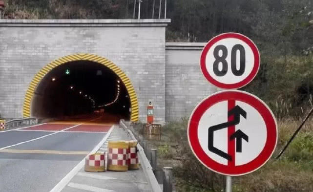  #重点#高速限速从120突降到90，车主：来不及减速，交通部：正重