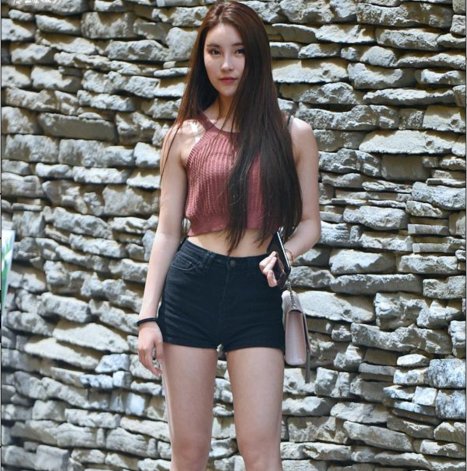 路人街拍, 看成都美女给你带来” 满屏的大长腿”！