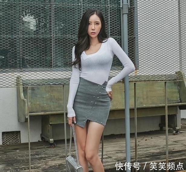 『看起来』看起来紧身衣也是可以修身的最时尚的单品