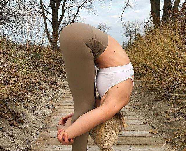 怎样能有了女人味你得先练会这三式瑜伽让身姿楚楚动人！