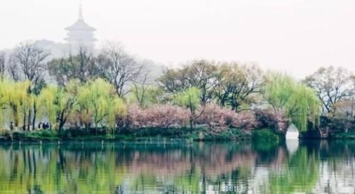 这首《采桑子》，是描写西湖最美的一首宋词，让人回味无穷