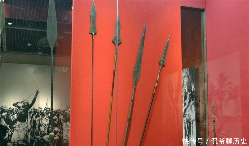  「货币使用」这些兵器长得凶, 却不上战场不杀生, 谁看见都想霸占, 多占者为尊