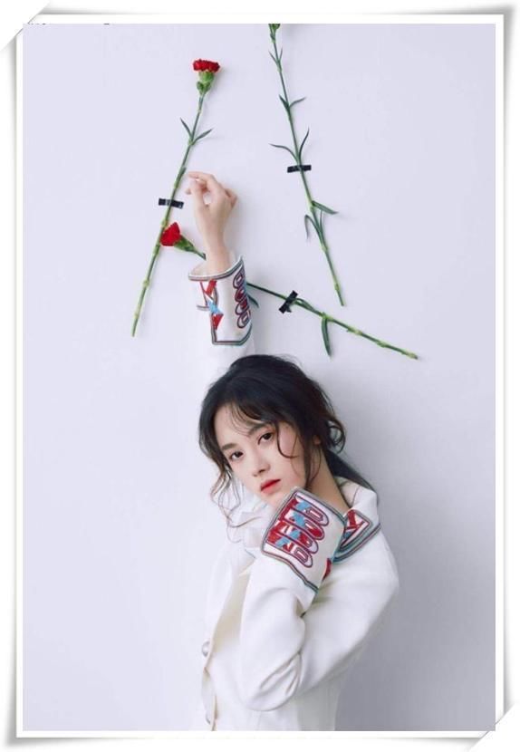 看了鞠婧祎机场照,再看看杂志照,才知道为啥都叫她四千年美女了