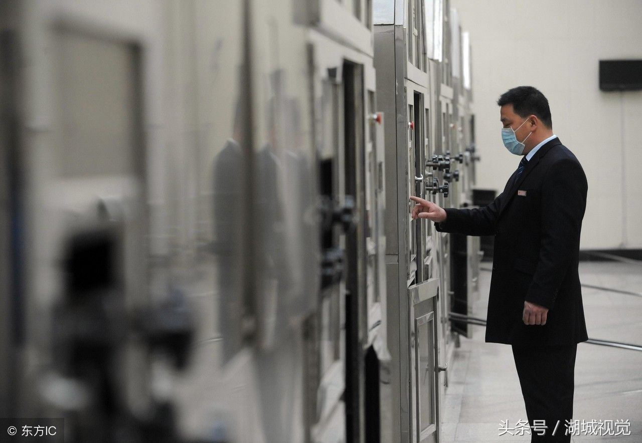 男子在殡仪馆工作15年，每天为十几位逝者化妆，从不敷衍了事