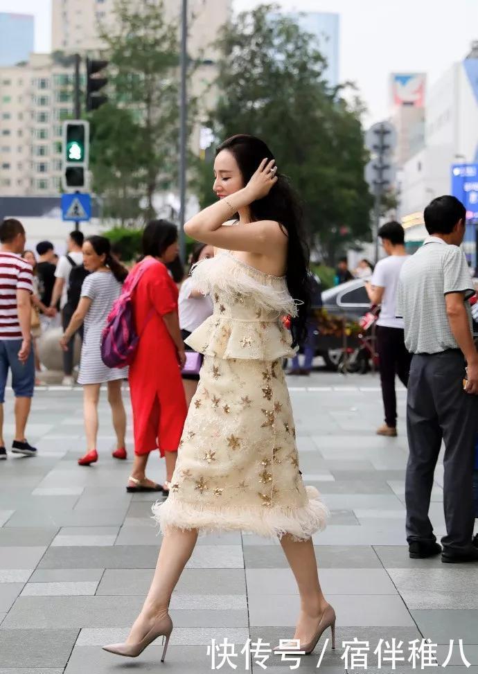  #靓丽#小姐姐一身白色的靓丽穿搭，非常的淡雅有气质