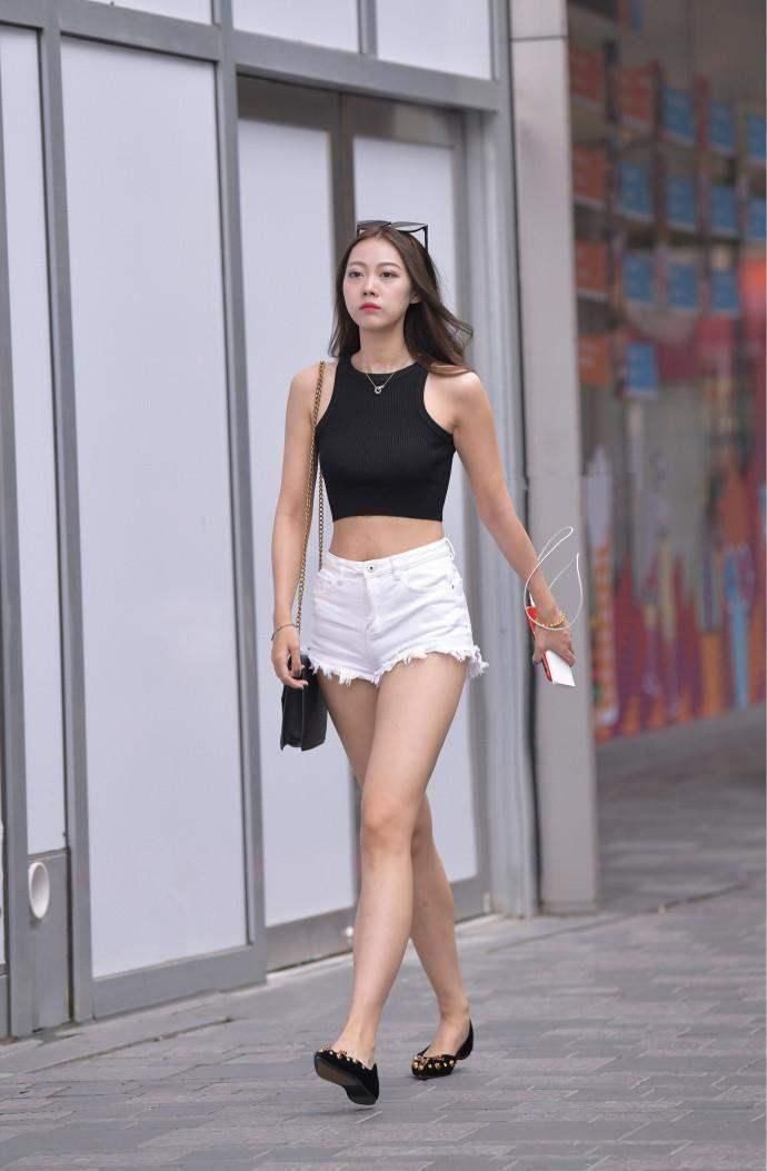 高腰阔腿短裤夏日凸显好身材，纤腰翘臀大长腿都被它承包!