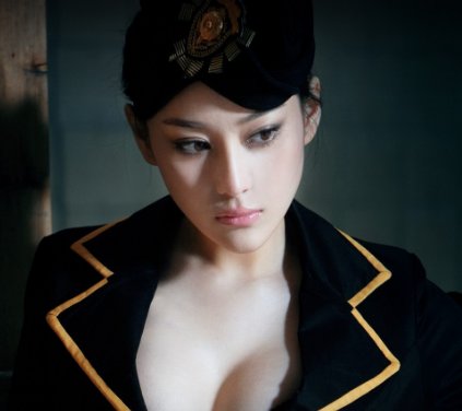 性感女神张馨予的撩人照，图五妩媚动人，最后一张让我心动不已