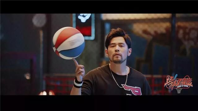 “美人鱼”林允素颜出镜，翟天临力挺黄晓明，何洁怒怼不友善评论