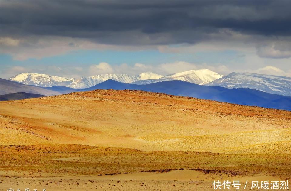 雅鲁藏布江源头的这片五彩沙漠,凄美、奇幻!