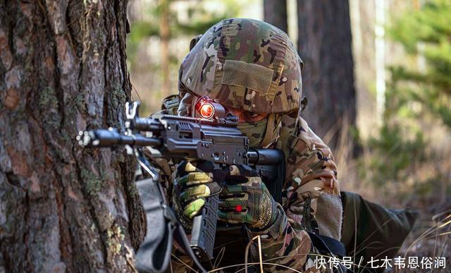 AK:俄军特种部队开始接收AK-12步枪 配上红点瞄准镜 颜值显著提升