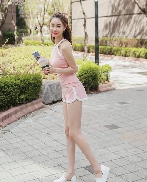  居家：宅在家里别总是穿睡衣，建议试试这4种居家服，清爽舒适还时髦