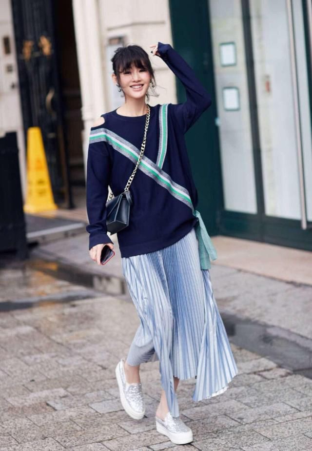 秋天来了,这一身咱得学,谁叫人家陈燃的穿搭接地气呢!