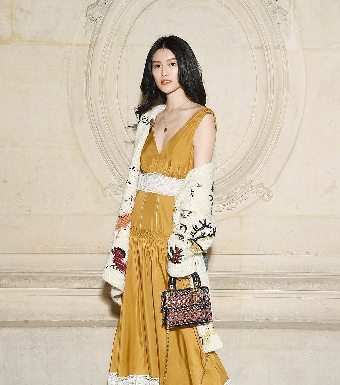  仙女@最近流行一种穿法,叫“奶奶衫+仙女裙”,时髦显瘦,明星都上瘾