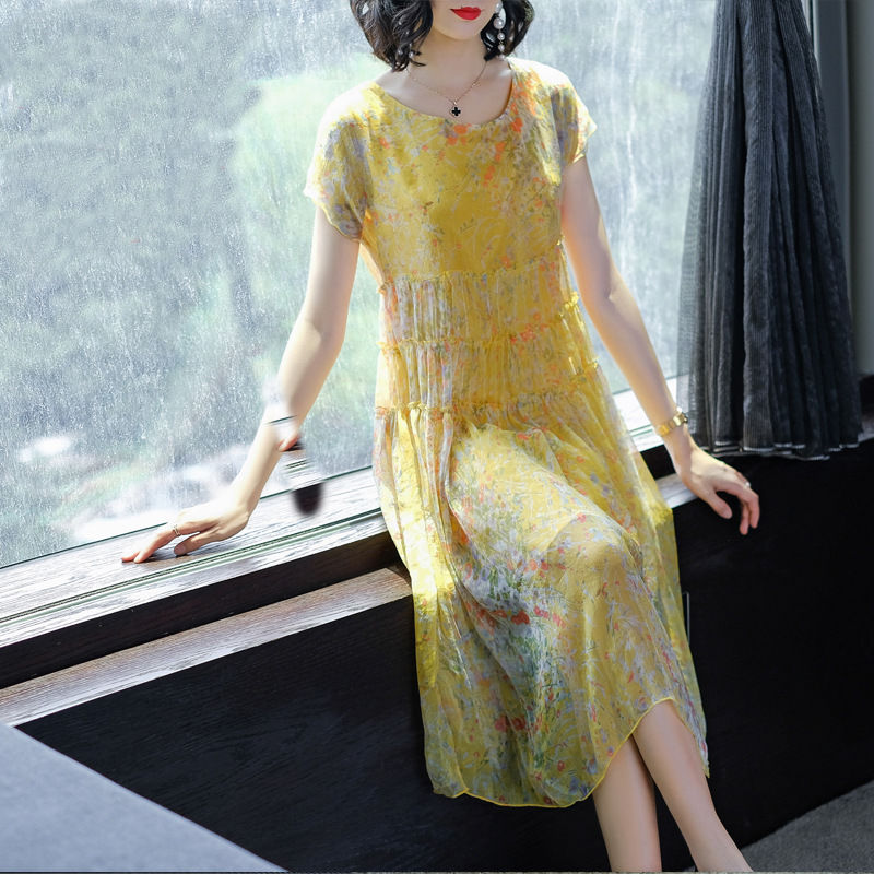 我的天啊!47岁的老婆真敢穿，时尚连衣裙，款款显瘦显嫩美