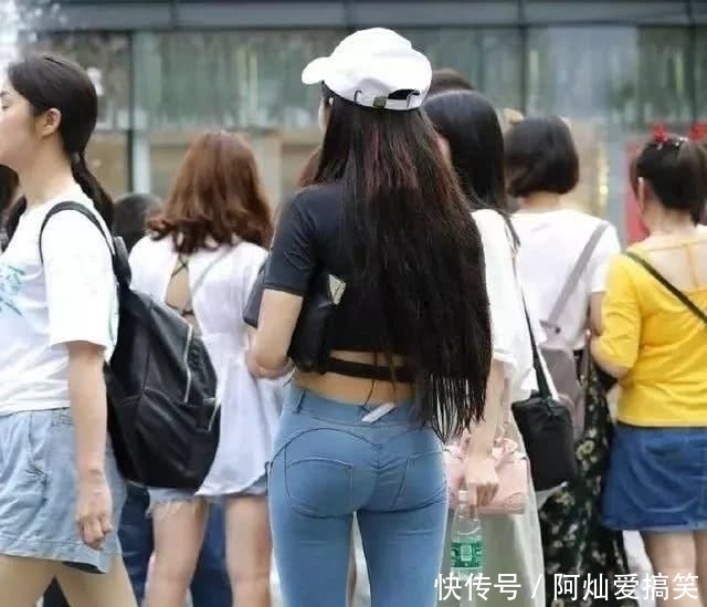  气质：牛仔裤尽显时尚气息，美感可以提升不少