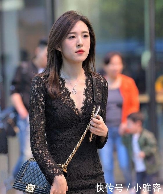  看不得■街拍：应该是位殿堂级的女神，一般人也看不得！