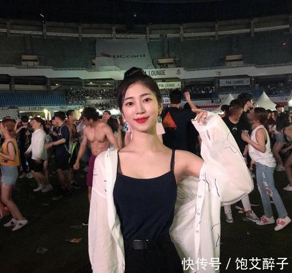  「感觉」衬衫外套加上t恤，迷人又有淑女范