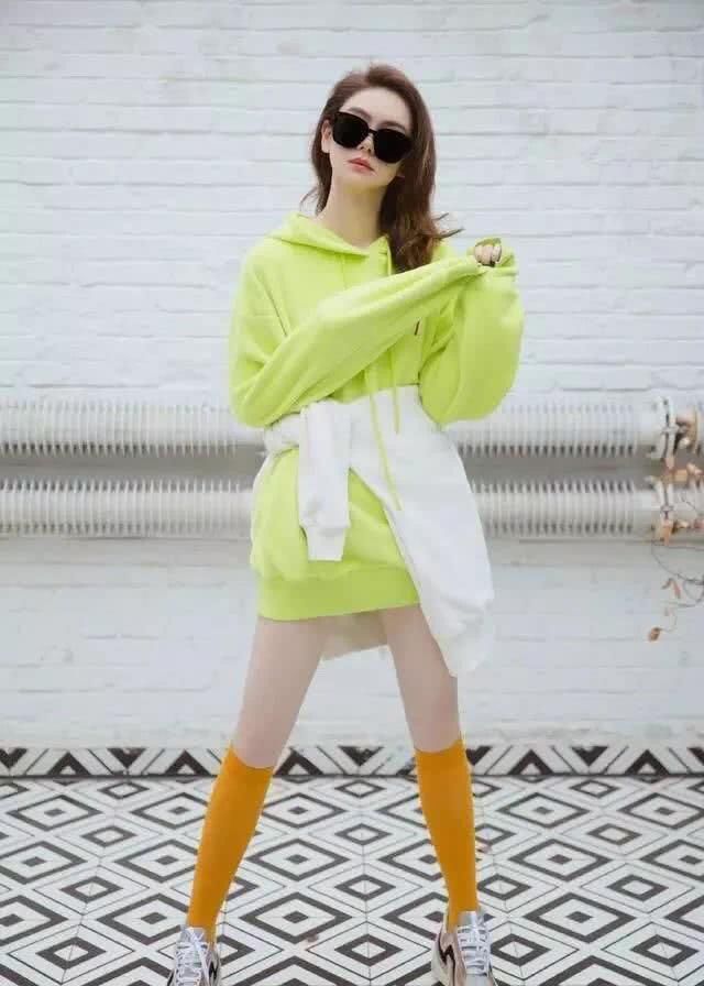  中筒■你还在露脚踝吗？学会这几点，时髦的中筒袜不再只是明星的标配
