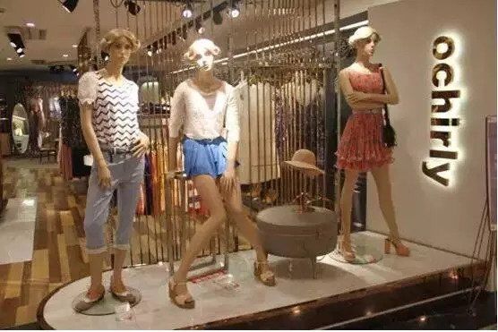 她在衰落之时被温州大佬收购，如今竟然位居女装品牌前列?牛逼!