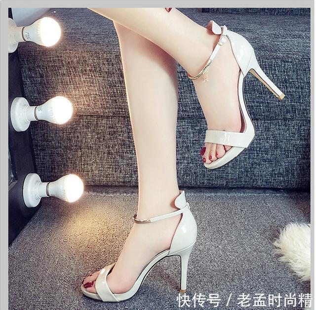  [尖头凉鞋]细跟美鞋不仅有气质，而且能完美勾勒出脚部时尚感！